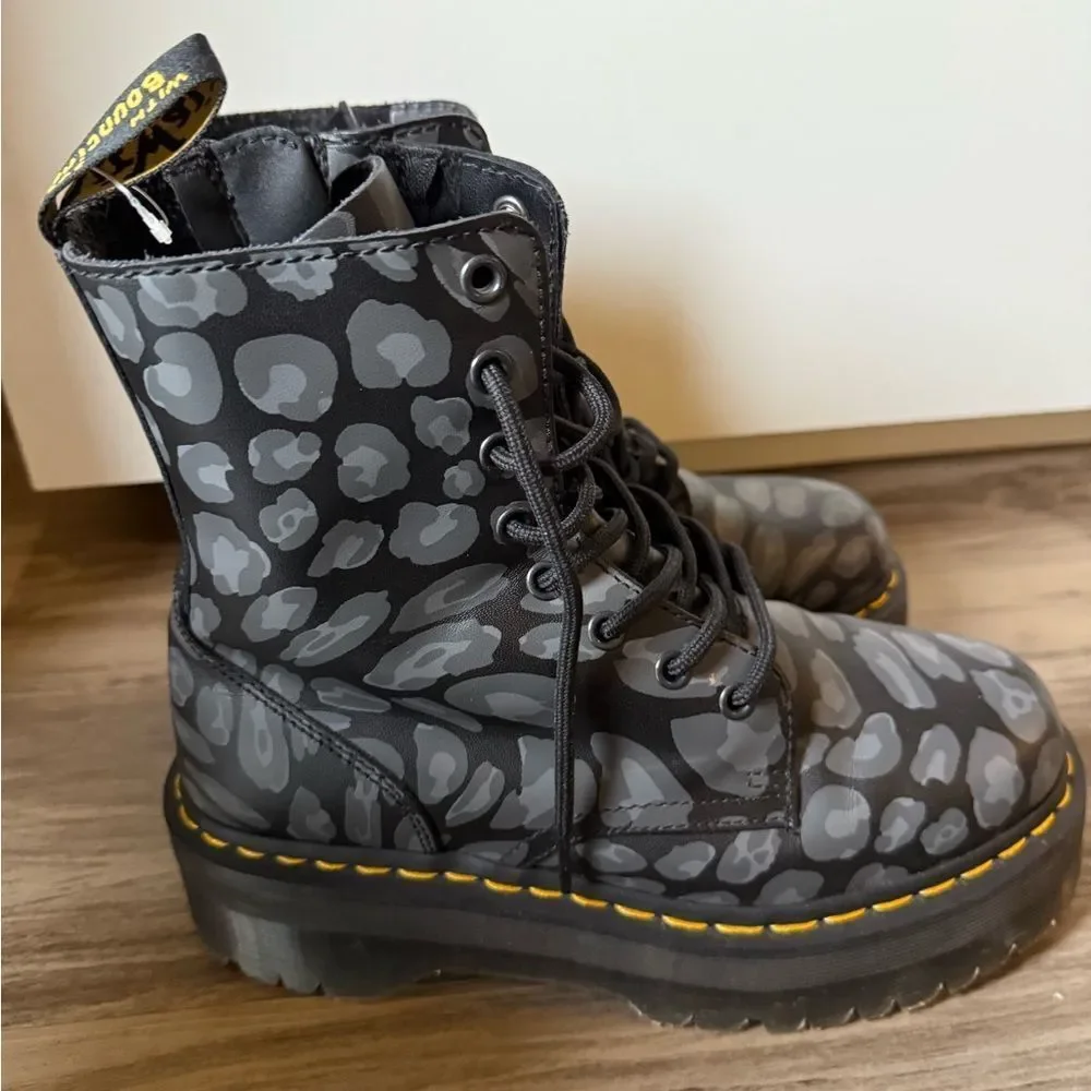 DR MARTENS WOMEN JADON LEOPARD PRINT PLATFORMS‎ BOOTS SIZE W8 / M7, NO BOX, 210$